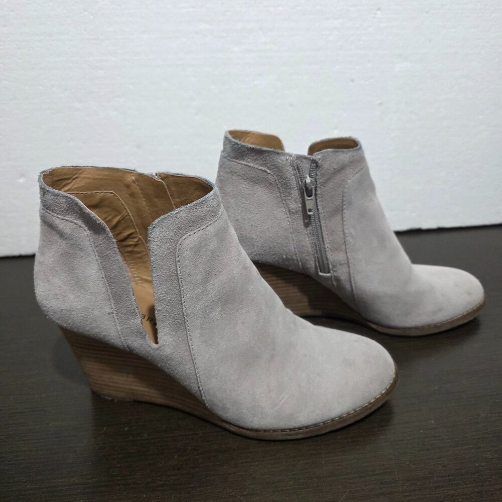 Lucky Brand LK-YABBA Gray Suede Wedge Zip Ankle Booties 9M/40 - Picture 1 of 16